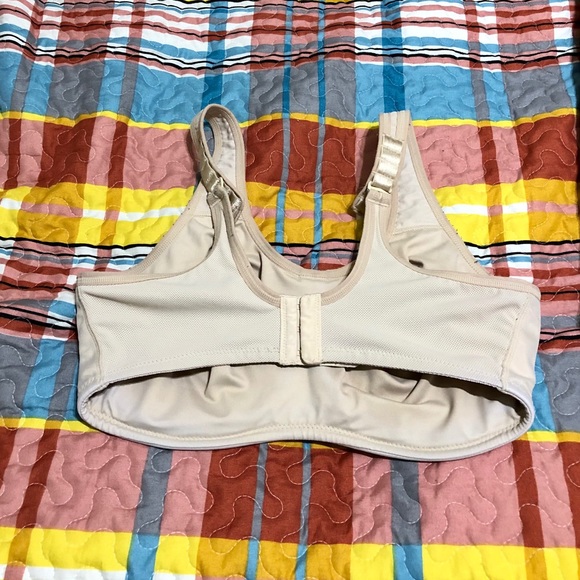 Wacoal Underwire Sports Bra - Picture 3 of 3